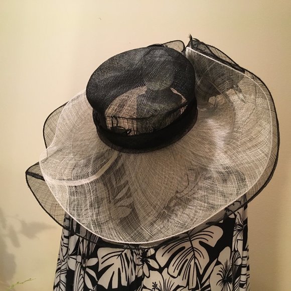 Secret Treasures Black and White Floral Dress - Picture 7 of 10